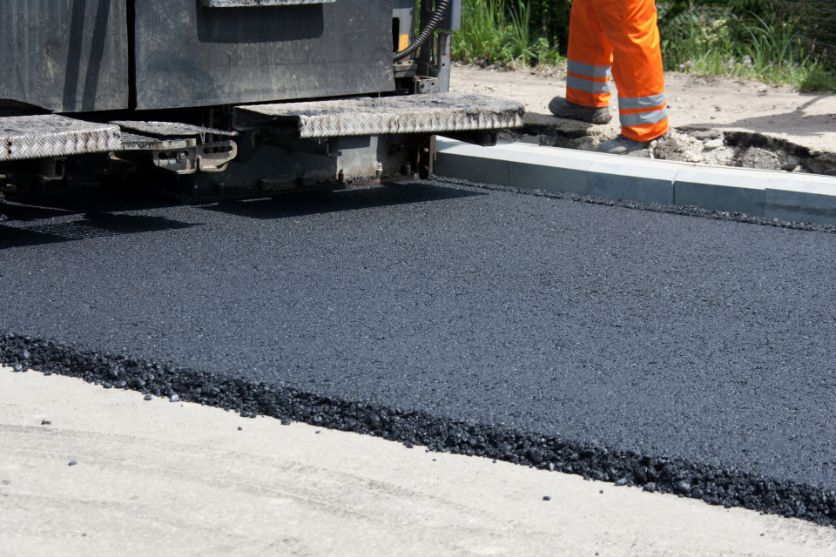 Asphalt paving